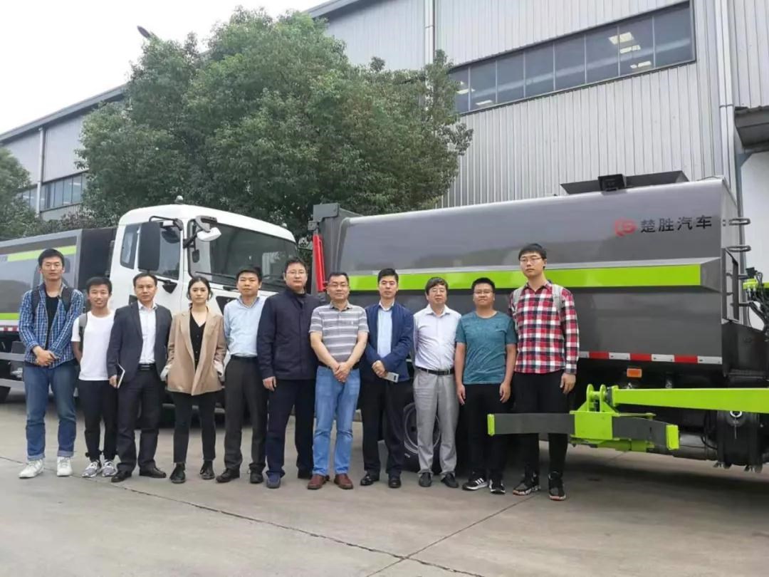 驚艷！“智能機(jī)械臂”自裝卸式垃圾車震撼問世